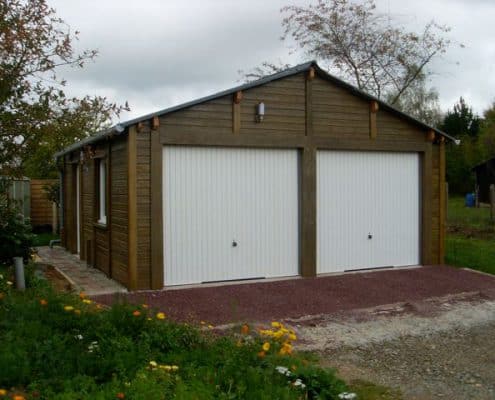 Garage béton aspect bois à 2 pentes