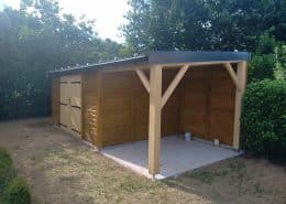 Terrain après la construction abri de jardin ossature béton, aspect bois