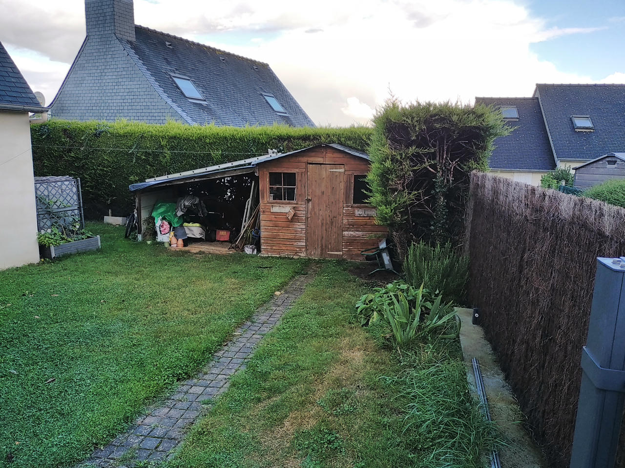 Abri de voiture multifonctions à ossature bois - Avant intervention